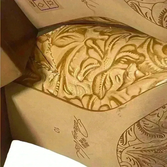 Patricia Nash Shelli Tooled Brown Leather Floral Pattern  Slip On Sandals 10 - Picture 7 of 12